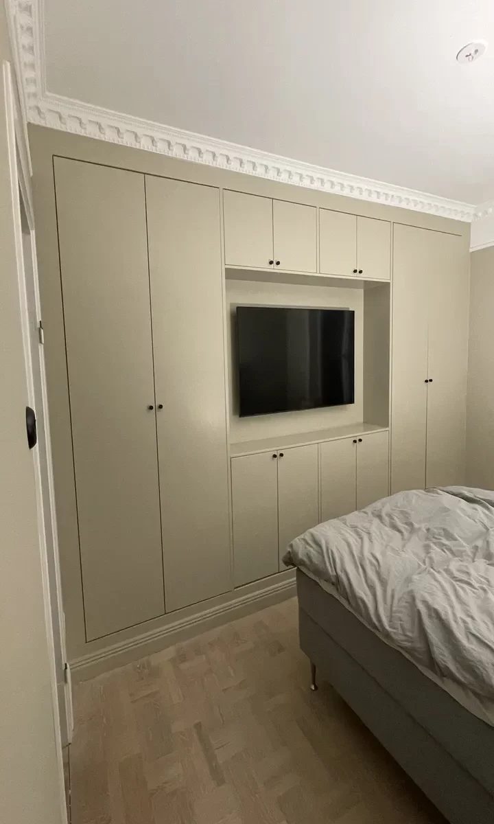 Modernt kök med ny inredning och bänkskiva efter köksrenovering